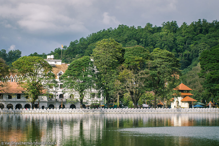 international_tour_packages_srilanka-cultural trincomalee hill